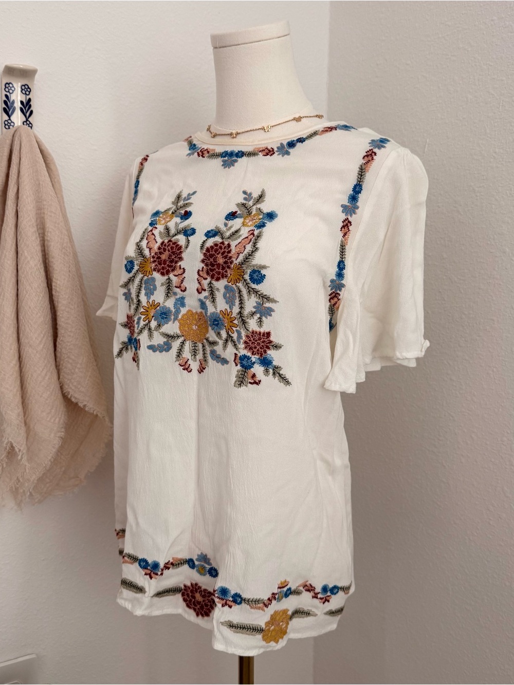 Entro Embroidered Floral Boho Blouse White Rayon Top Women’s Small